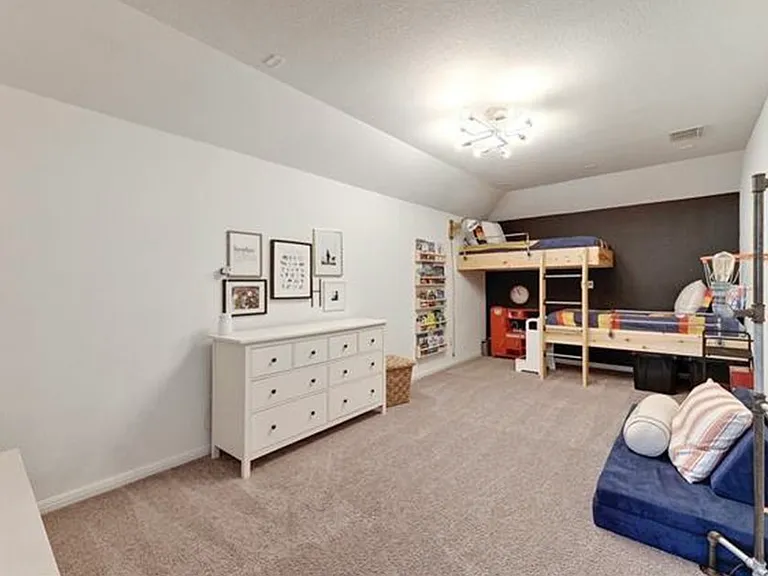 1404 Goldilocks Ln — Photo 21