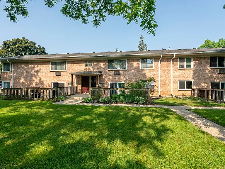 Apartment off 28th and Clyde Park Available — Photo 14