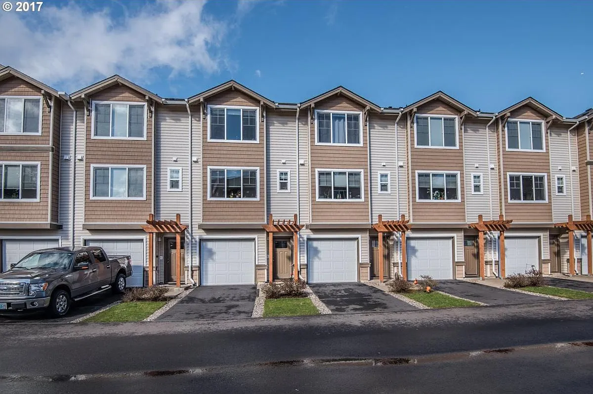 10539 NE Cedar Falls Loop — Photo 3