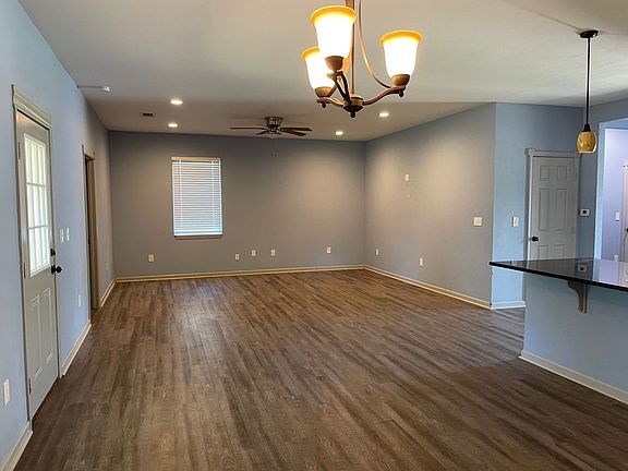 5th image of 1309 Frankie Ln