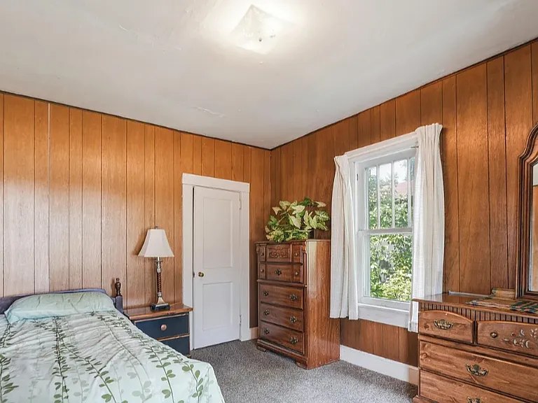 923 Elizabeth St — Photo 16