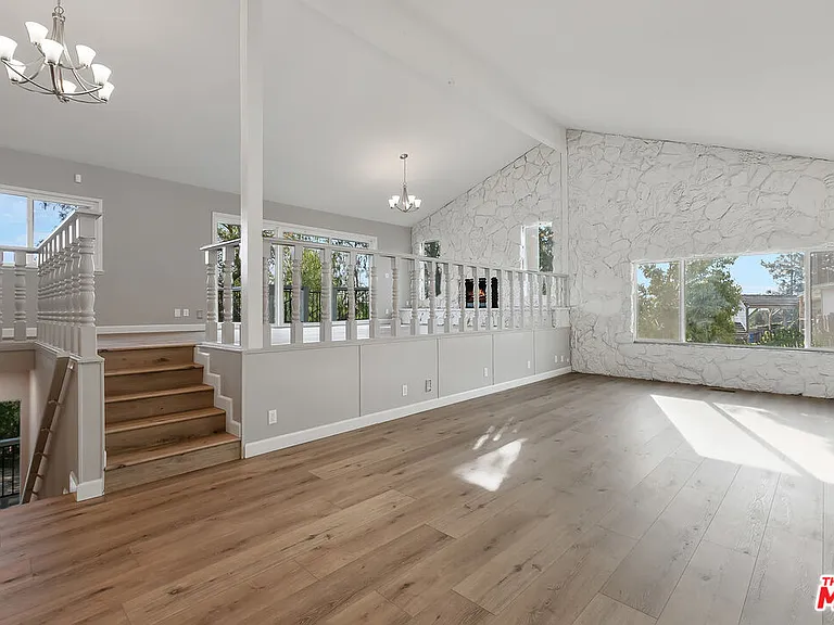 23937 Jensen Dr — Photo 2
