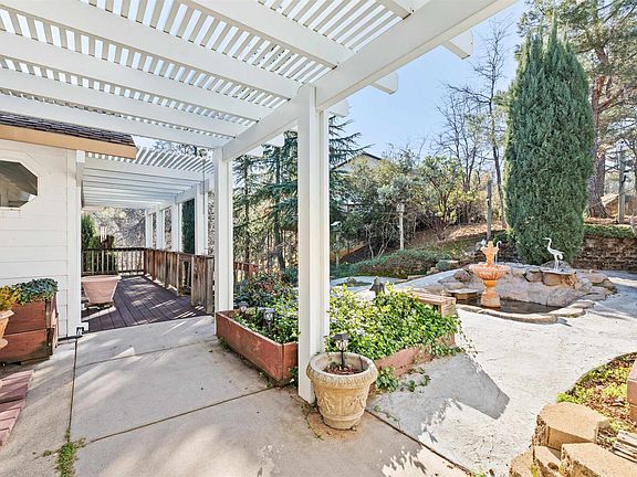 5th image of 15830 Ridgefield Ct