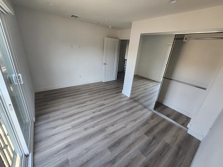 10146 Fernglen Ave #B — Photo 11