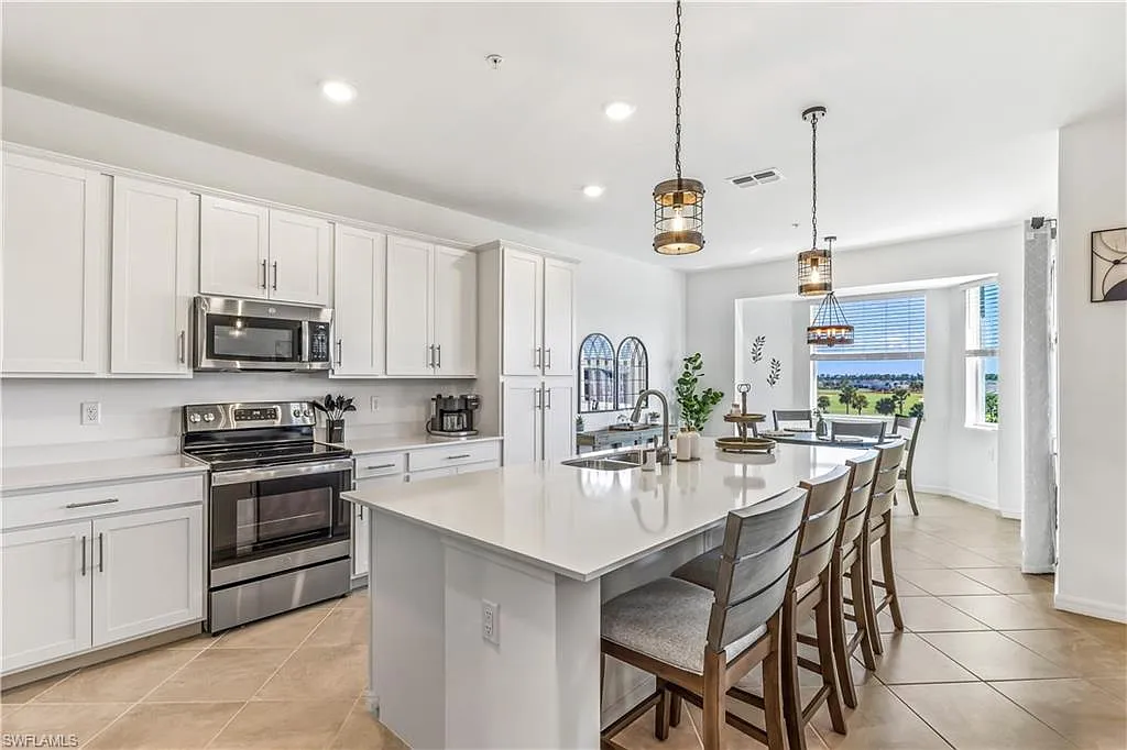2 bed, 2.0 bath, 1120 sqft, $6,000 — Photo 2