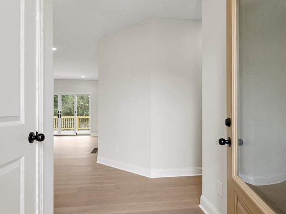 4th image of 121 Ivy Creek Dr