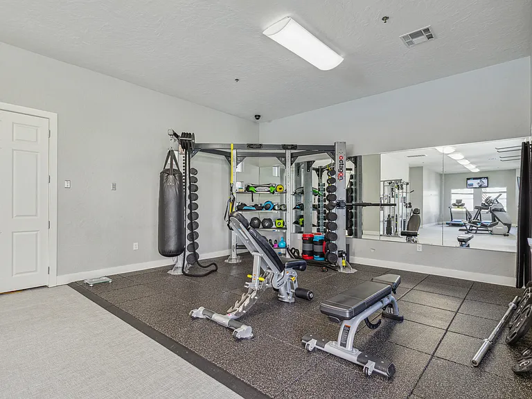 Legend V Apartments — Photo 31