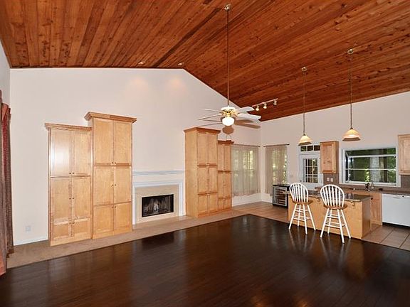 4th image of 441 Meadowfield Trl