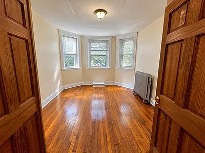 2 bed, 9999 sqft, $2,550 — Photo 2
