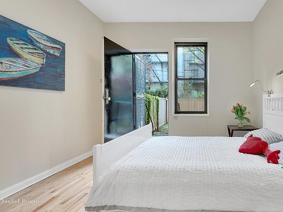 4th image of 726 Sackett St APT 1