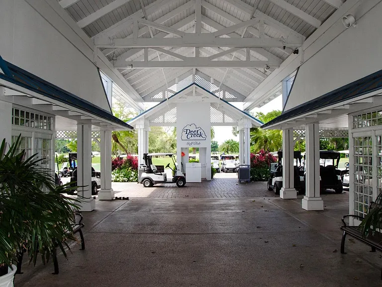 Club house with great bar and Grill and great food and prices