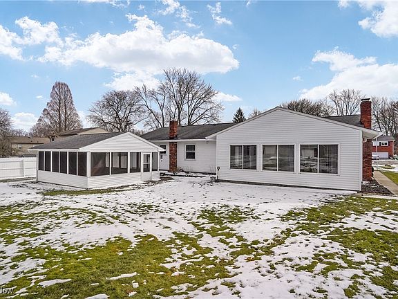 3rd image of 813 Beechwood Dr