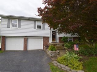 120 S Colonial Dr, Cortland, OH