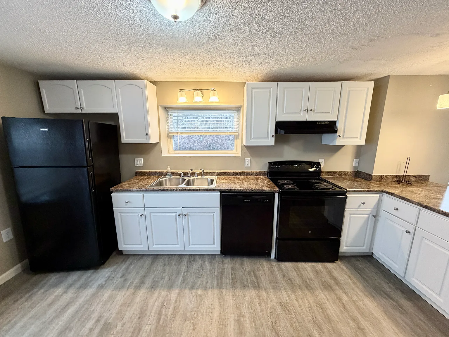3 bed, 1500 sqft, $2,495 — Photo 1