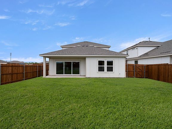 2nd image of 412 Sequoia Ln