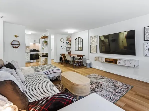 2263 Marine Dr #1203, Oakville, ON L6L 5K1