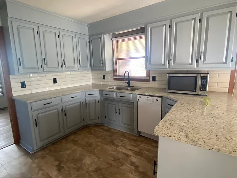1806 E Spring St — Photo 11