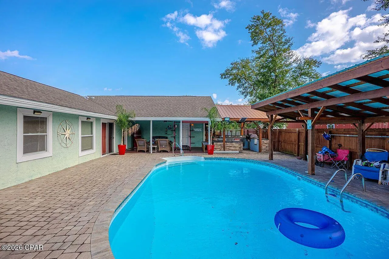 4 bed, 1980 sqft, $3,700 — Photo 2