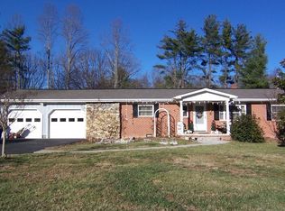424 N Harper Dr, Hendersonville, NC 28791