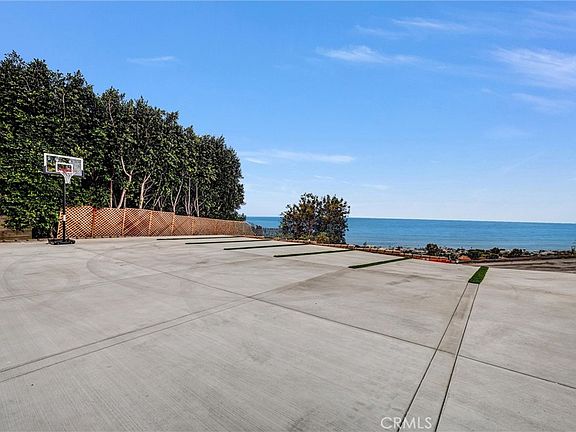 4th image of 1360 Baja St #A