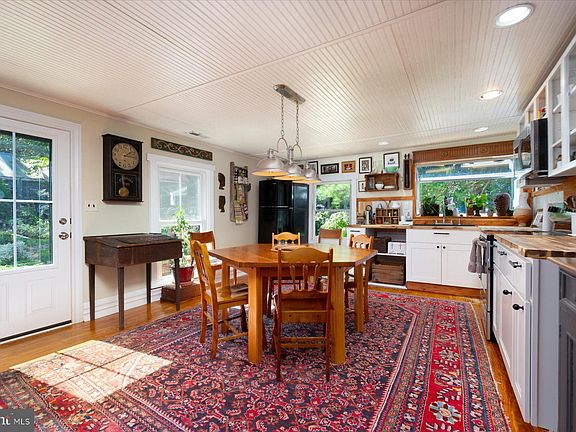 4th image of 200 Metzdorf Ln