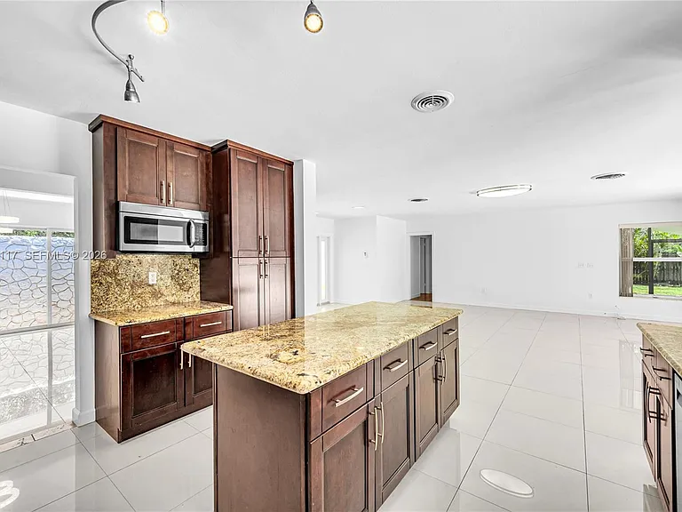 13100 SW 81st Ave — Photo 10