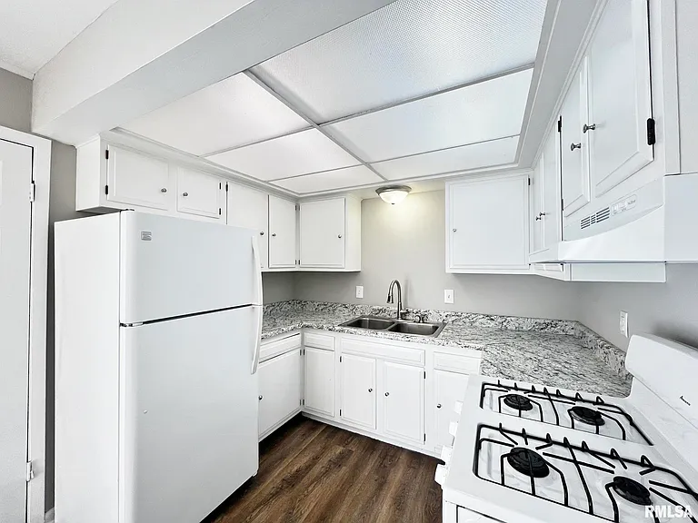 4022 N Westport Ct — Photo 10