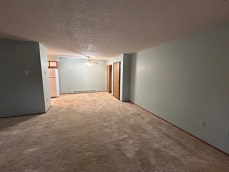 692 Park Ave — Photo 15