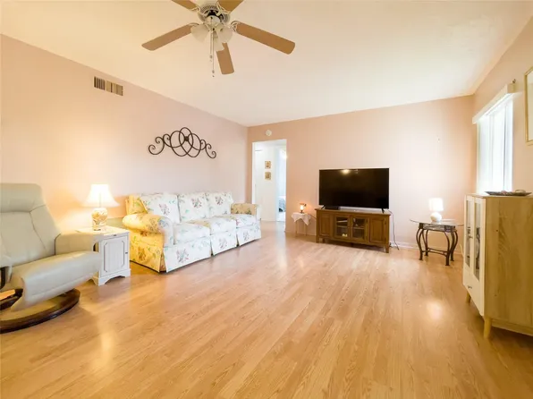 311 Knotty Pine Circle #D2, Greenacres, FL 33463