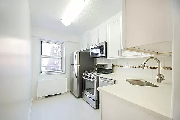 Rented by Rhona Realty | media 16