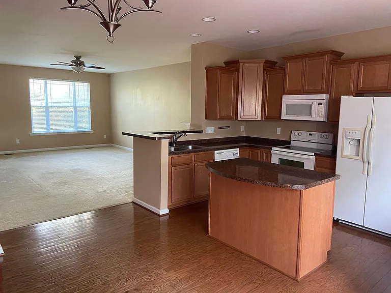 106 Irving Way — Photo 13