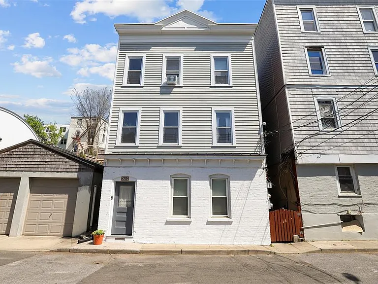 20 Ridge St #1 — Photo 16