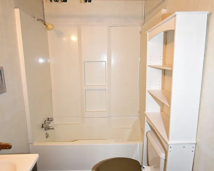 141 W Rossview Rd — Photo 10