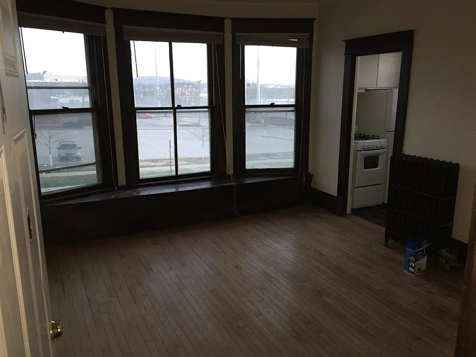 716 4th Ave SE