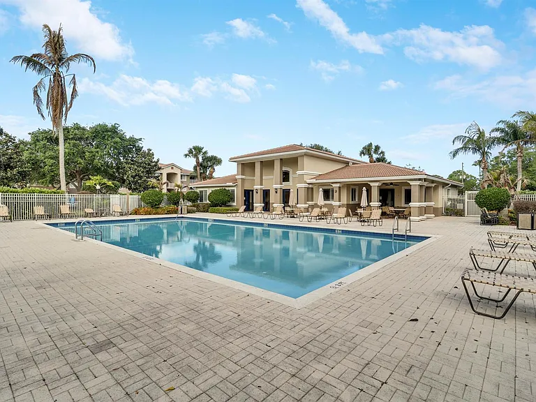 141 SW Palm Dr #306 — Photo 46