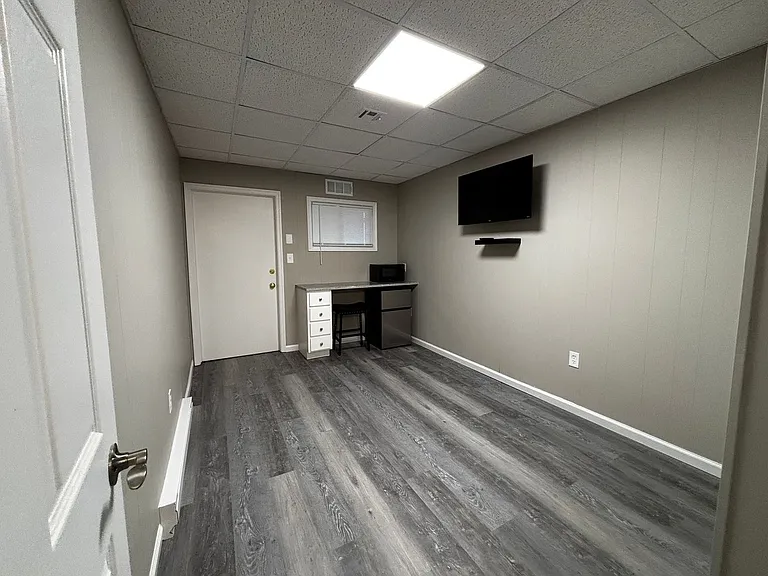 2423 Crest St — Photo 12