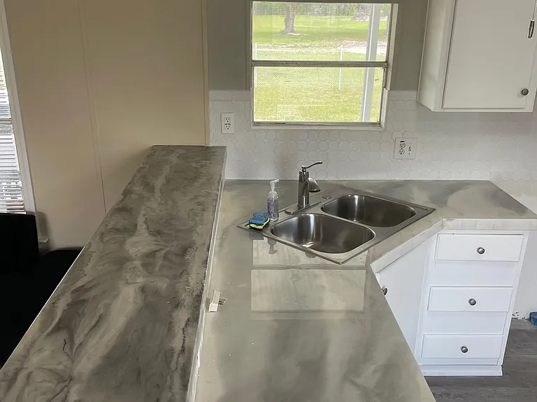 Breakfast Bar and Sink