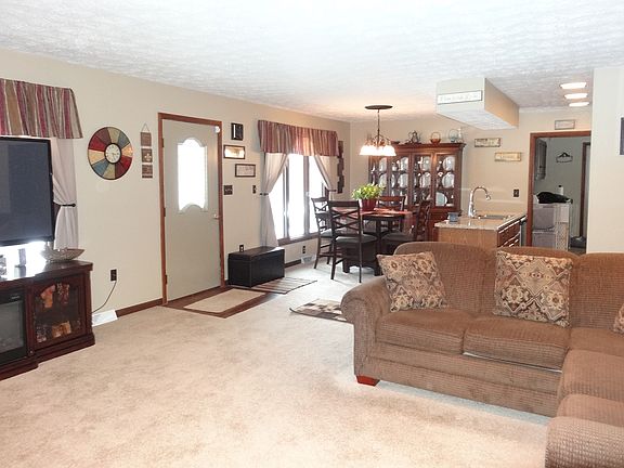 4th image of 60 Applegrove Ct