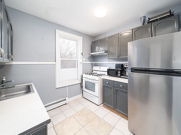 2nd image of 154 Van Horne St APT 2