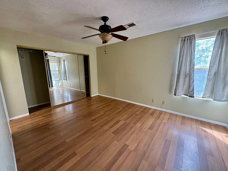 1928 Lee Loop NE — Photo 13