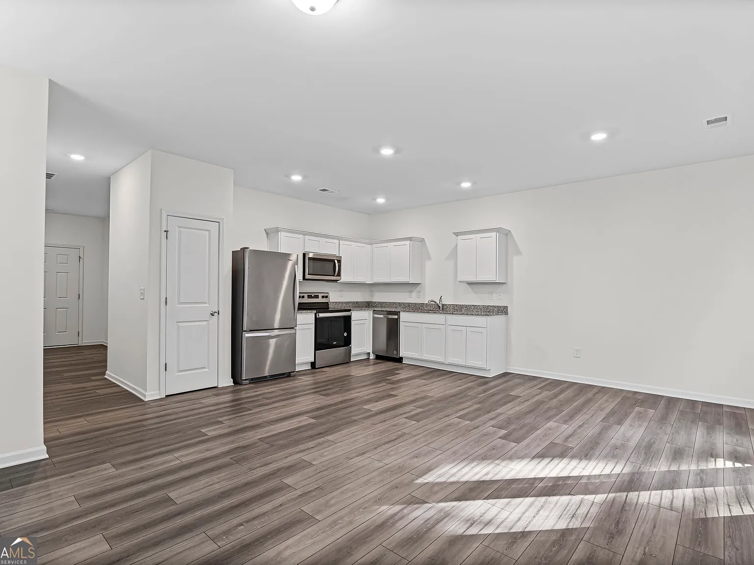 3 bed, 2.5 bath, 1420 sqft, $1,499 — Photo 4