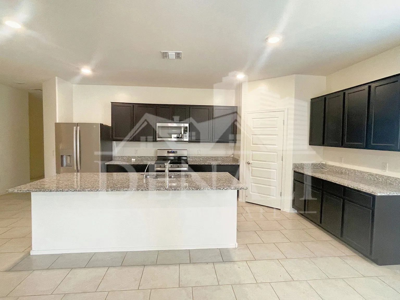 4 bed, 2.0 bath, 1787 sqft, $2,200 — Photo 2