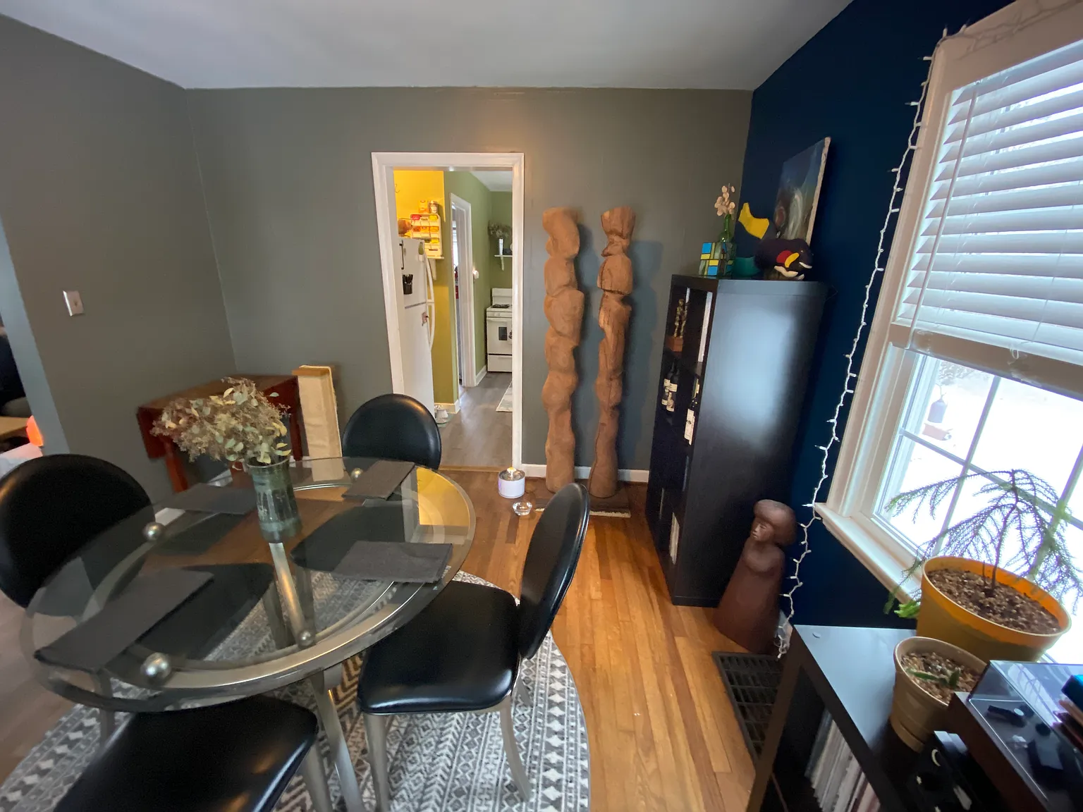 3 bed, 1300 sqft, $1,700 — Photo 2
