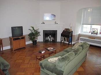 2nd image of 438 E Allens Ln