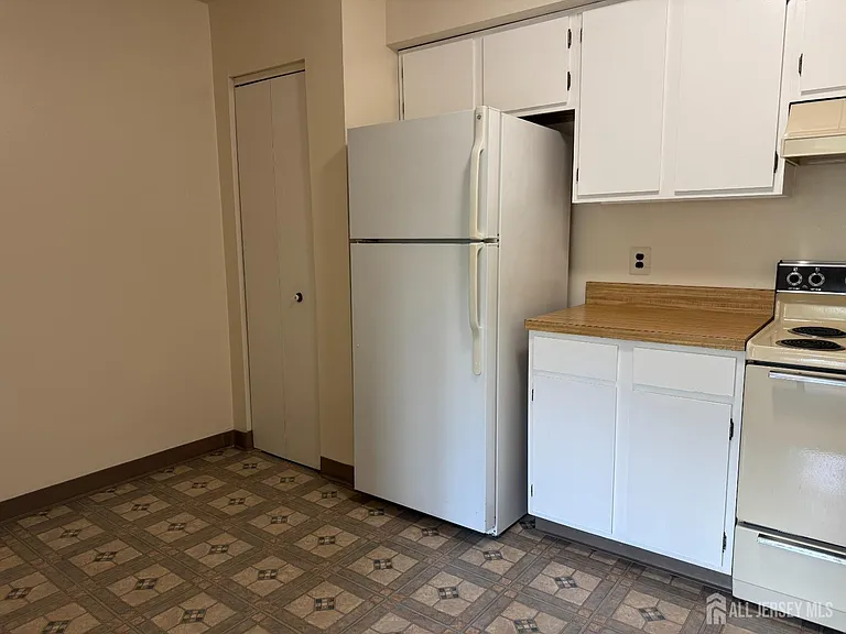 2311 Sayre Dr — Photo 6