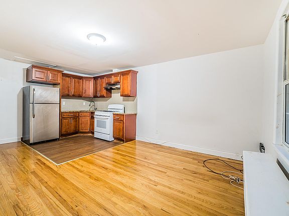 5th image of 10311 89th St