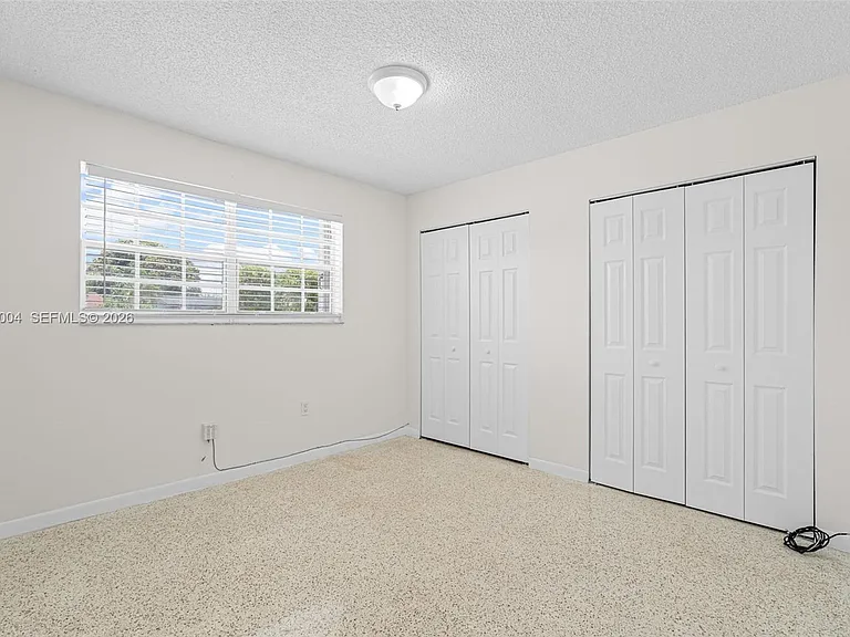 1333 W 37th St — Photo 22