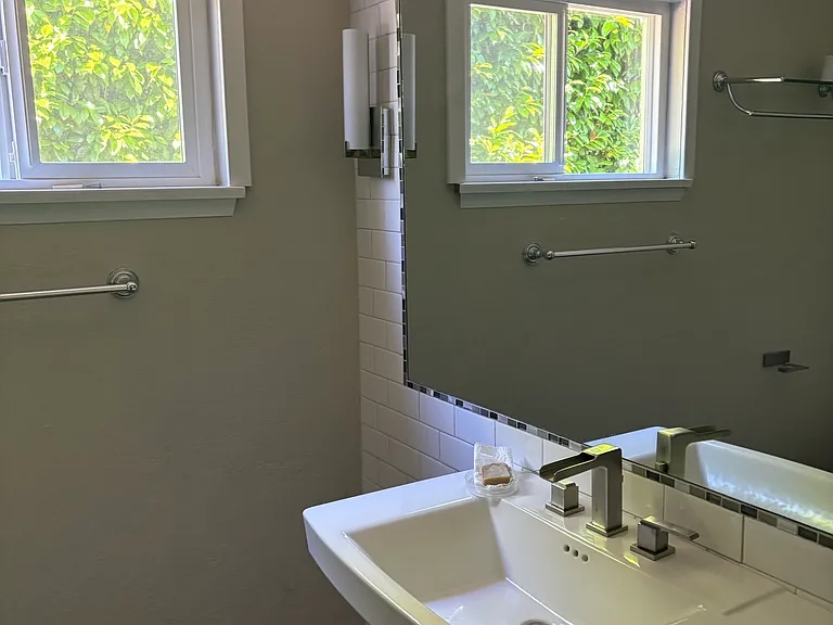 4963 Erlands Point Rd NW — Photo 16