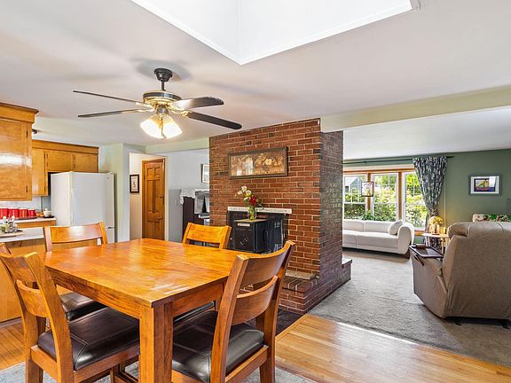 4th image of 242 Spurwink Avenue