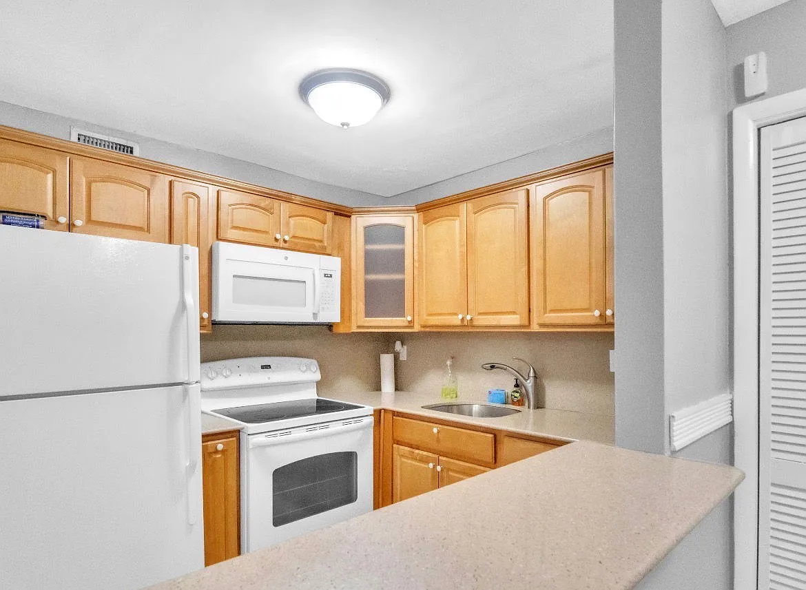 2 bed, 2.0 bath, $2,499 — Photo 2